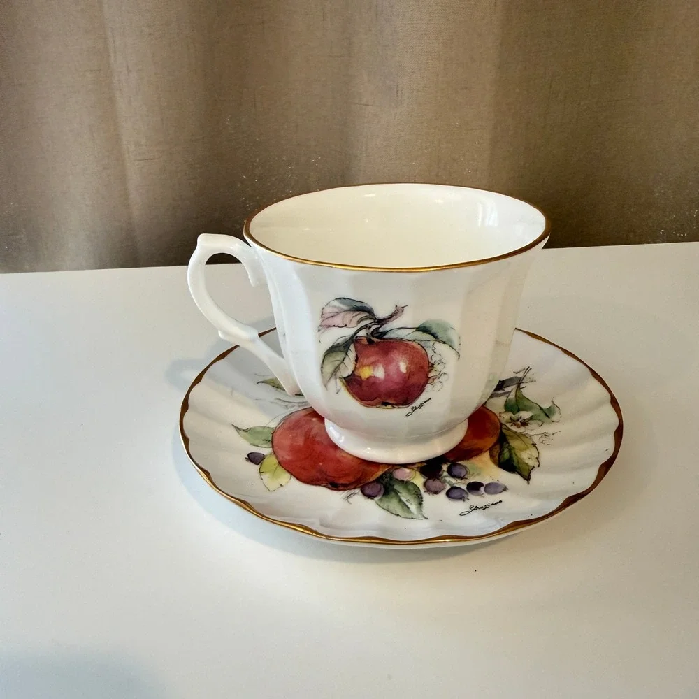 Crown Trent Staffordshire England Fine Bone China Tea Cup Saucer Apple Berry Set